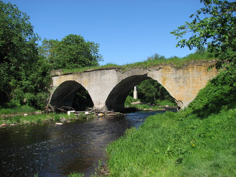 Мост через реку Лава